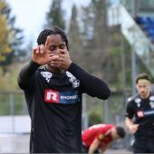 Im Gleichschritt vor erstem Duell