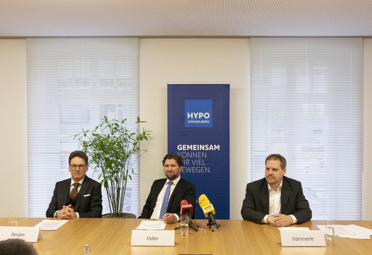 Legten vorläufige Bilanz für 2023 (v. l.): Vorstand Wilfried Amann, Vorstandsvorsitzender Michel Haller und Vorstand Philipp Hämmerle. FA