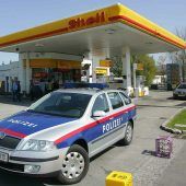Nach Rauferei an Tankstelle Polizisten attackiert