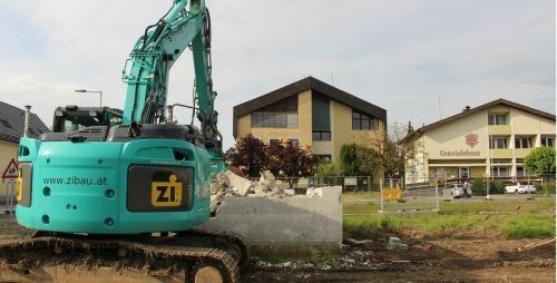 Auf dem ehemaligen Boch-Areal sind die Bagger aufgefahren.  STP