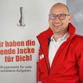 Mann der roten Jacken