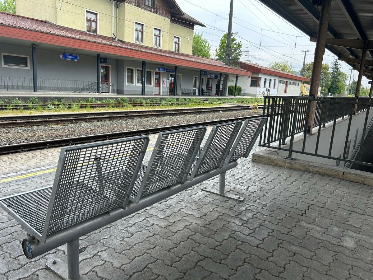 Der Tatort auf dem Bahnsteig zwei am Bahnhof Götzis.