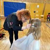 Friseur-Engel sorgten im Vorarlberger ­Kinderdorf für haarige Veränderungen