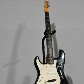 Kurt-Cobain-Gitarre um fast 600.000 Dollar versteigert