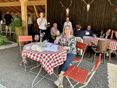 Dem Garten von Schloss Amberg wurde mit einem „Pop Up Heuriger“ wieder neues Leben eingehaucht. bp