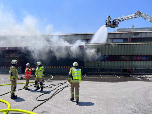Der Raum für die Qualitätskontrolle stand beim Eintreffen der Feuerwehr in Flammen. VOL/Pletsch