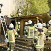 Stall bei Flämmarbeiten in Brand geraten