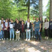 Jugendliche entdecken den heimischen Wald