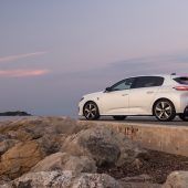 Autonews der Woche Kameras für jeden Winkel in der neuen E-Klasse / Autos werden immer länger