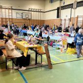 Schnäppchenjagd in der Turnhalle