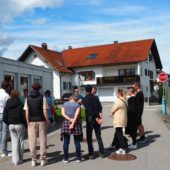 Ein großes Ei aus Porzellan in Altach