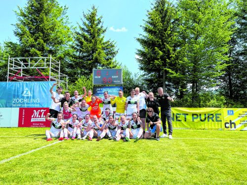 Historischer Jubel: Die Kickerinnen der SPG Altach/Vorderland bezwangen die seit fünf Jahren ungeschlagenen St. Pöltnerinnen. SCRA, Selina Meier (2), Müller (2)