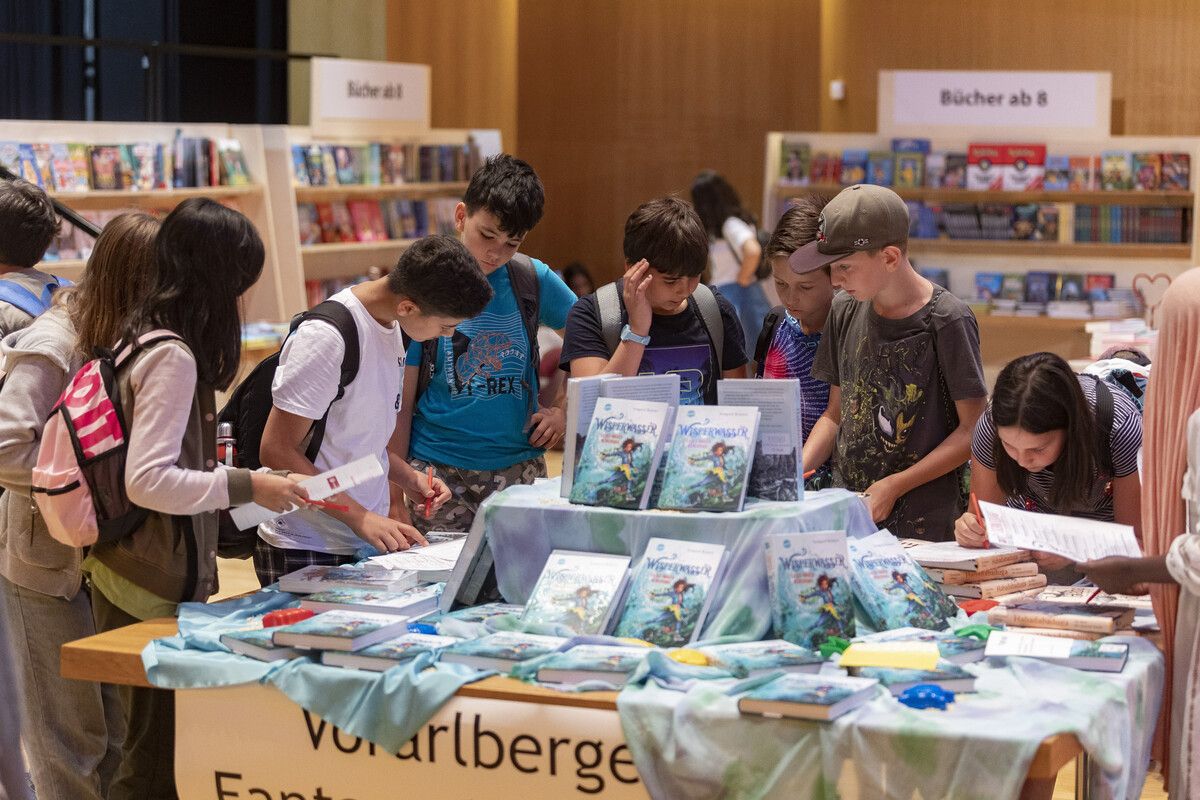 In der Buch-am-Bach-Buchhandlung kann nach Herzenslust geschmökert und das neue Lieblingsbuch auch gekauft werden. VN/Paulitsch (4)