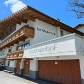 Wieder ein Hotel gekauft: Manager Siegfried Wolf in Lech auf Einkaufstour. »A5