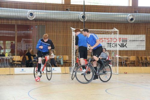 Kevin Bachmann und Michael Welte vom Team Sulz 1 kämpften sich bei der Österreichischen Meisterschaft im Radball auf den dritten Platz vor. ÖAMTC RV Enzian Sulz
