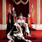 Palast veröffentlichte Foto von Charles mit seinen Thronerben