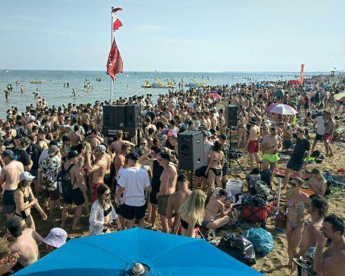 Medienberichten zufolge waren rund 20.000 Österreicher vor Ort. apa