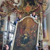 Hochaltarbild geht auf Augenhöhe