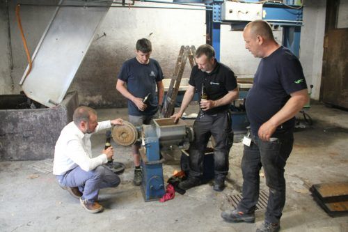 Mit viel Einsatz wird der Torkel nun vom Verein „Mosterei Torkel Altenstadt“ renoviert.