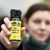 Schulfest im Alten Hallenbad nach Reizgas-Vorfall evakuiert