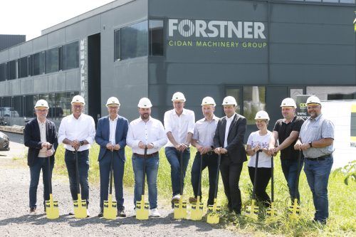 Spatenstich für neues Gebäude.  FA/Mathis