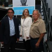 Opferhilfe mit Band und Kriminalisten