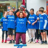 Laufen, springen und werfen mit den Stars