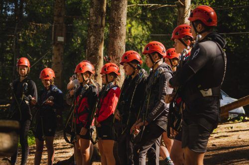 Verschiedene Aktivitäten, wie ein Klettersteigkurs, werden im Tal angeboten. montafon tourismus (1), EPÖ (2)