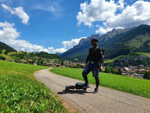 20 km/h erreicht Rotella mit diesem Transportmittel. Ansa/FACEBOOK/STEFANO ROTELLA