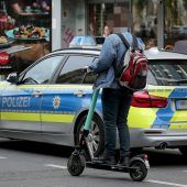 Betrunken mit E-Scooter und Fahrrad unterwegs