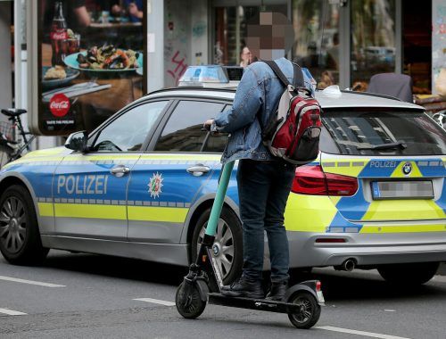 Alkoholisierter E-Scooter-Fahrer aus Vorarlberg in Lindau kontrolliert. symbol/dpa