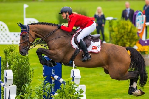 Als einzige OEPS-Reiterin blieb Katharina Rhomberg mit ihrem elfjährigen Westfalenwallach und Comme-il-faut-Sohn Cuma in beiden Umläufen fehlerfrei. GEPA