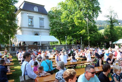 Am 1. und 2. Juli steigt das Kennelbacher Dorffest im Park der Villa Grünau, diesmal mit Überdachung. AJK