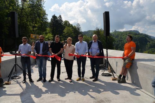 Am Freitag wurde die neue Brücke über die Rappenlochschlucht offiziell eröffnet, für den Verkehr freigegeben ist sie schon. Stadt