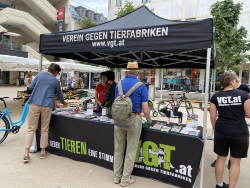 Am Infostand war Diana Pal von VGT Vorarlberg. VOl.AT/mayer (2)