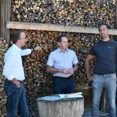 Nachhaltig Gas, Strom und Wärme gewinnen – und das aus Holz