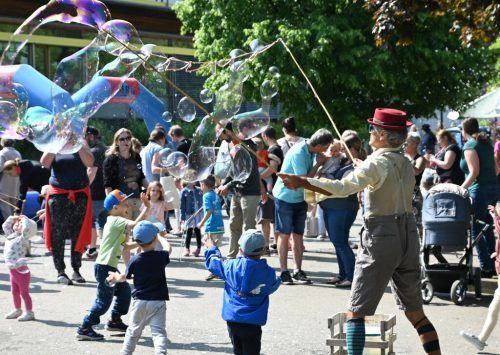Auch den kleinen Gästen wurde ein umfangreiches Programm rund um den Markt geboten. Gemeinde (3)