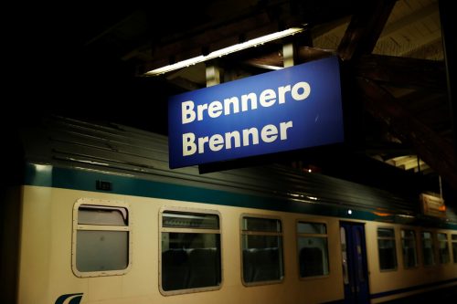 Auch der Güterverkehr ist von der Sperre betroffen. Reuters