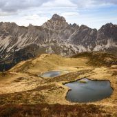 Zwischen Seen und Alpenrosen