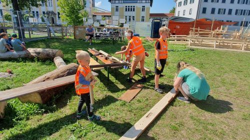 Auf der Kinderbaustelle dürfen Kinder eigenständig bauen und werkeln. Sie wird es auch heuer wieder geben.  Stadt