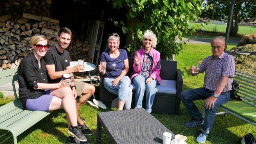 Bei strahlendem Sonnenschein wurden die Nachbarn besucht.