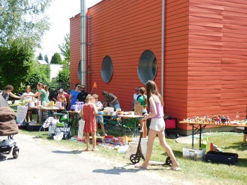 Beim ersten Kofferflohmarkt gab es an über 40 Ständen zahlreiche Schnäppchen.