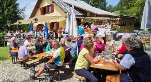 Beim steirischen Buschenschank beim Götzner Haus war einiges los. Lothar Ströhle/Naturfreunde Götzis