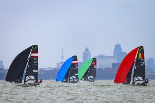 Bildstein/Hussl hinter ihren Teamkollegen Prettner/Flachberger. Sailing Energy