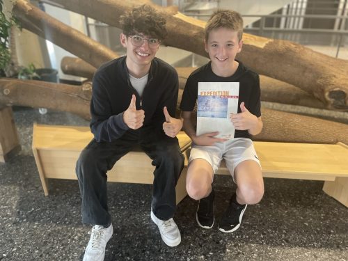 BORG-Schoren-Schulsprecher Laurin Redlinger und Maximilian freuen sich nun über ein gelungenes Schuljahr und auf die Sommerferien.  VN/MEF