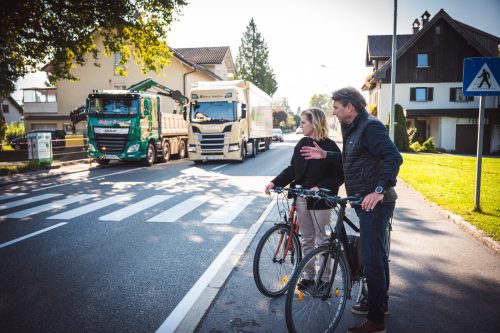 Bürgermeister Kurt Fischer und Verkehrsministerin Leonore Gewessler radelten schon für einen Lokalaugenschein durch Lustenau. Gemeinde Lustenau