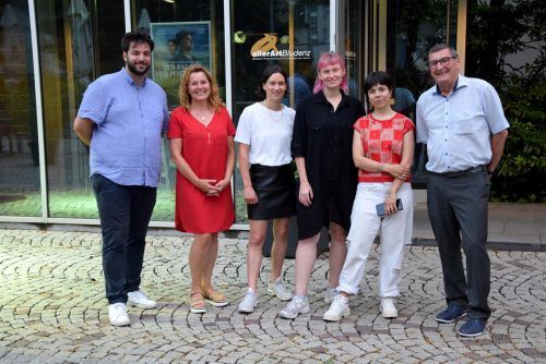 Cenk Dogan, Andrea Bickel, Luka Jana Berthold, Tina Kult, Agnes Varnai und Wolfgang Maurer (v.l.) anlässlich der Vernissage. sco