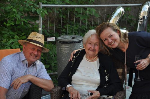 Christoph Thöni, Roswitha (Rösle) Thöni und Cornelia Holzleitner-Thöni feierten ebenfalls mit.