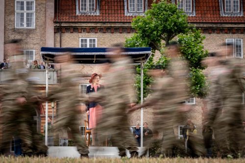 Dänemarks Königin Margrethe II. nimmt an der Jubiläumsparade und der Übergabe der Königinuhr in der Livgardens Kaserne in Kopenhagen teil. Die Uhr wird von der Königin an einen Gardisten verliehen, der sich als besonders guter Kamerad und geschickter Soldat erwiesen hat. AFP