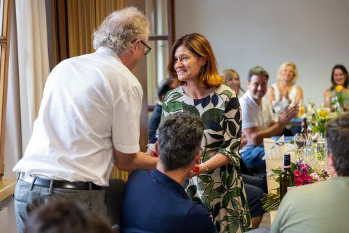 Dank und Ehrung an die langjährige Chorleiterin des Kirchenchors Klaus Gudrun Urban-Nachbaur. Matthias Urban